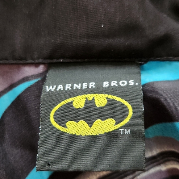 3/$20 - Batman short sleeve shirt sz small - Picture 9 of 9